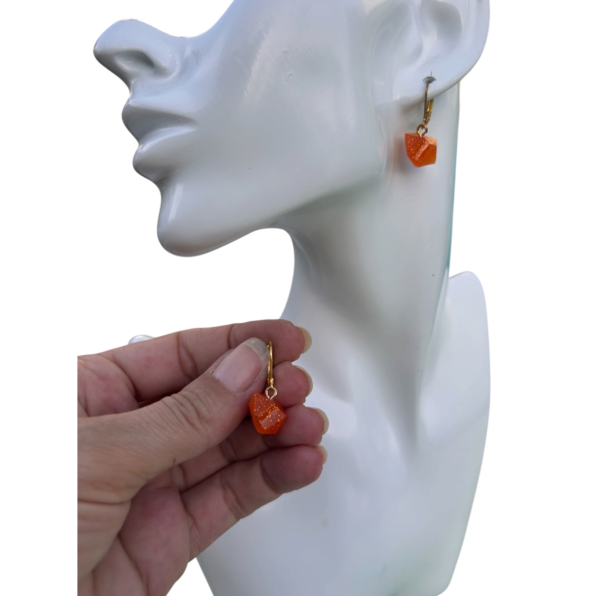 Boucles d'oreilles Cube Soleil — Résine Pailletée Orange