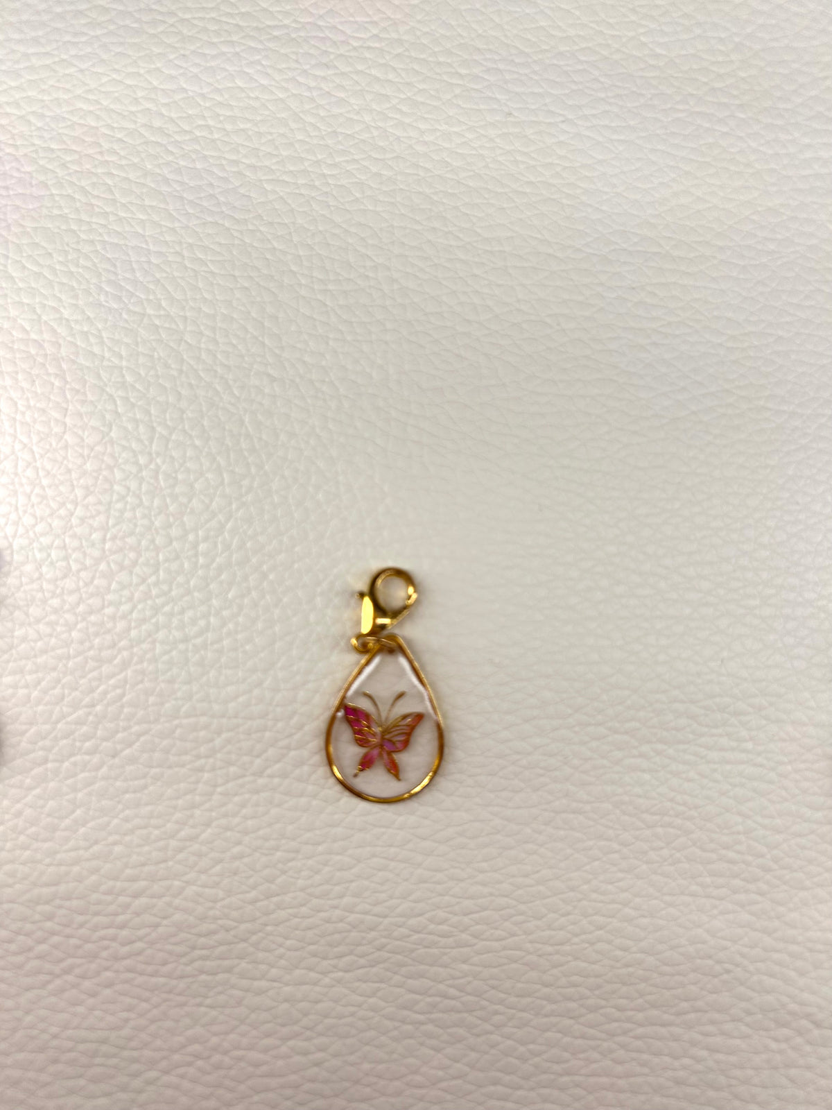 Charm Papillon en Résine — Breloque artisanale