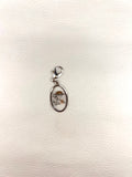 Charm Silhouette Femme en Résine — Breloque artisanale