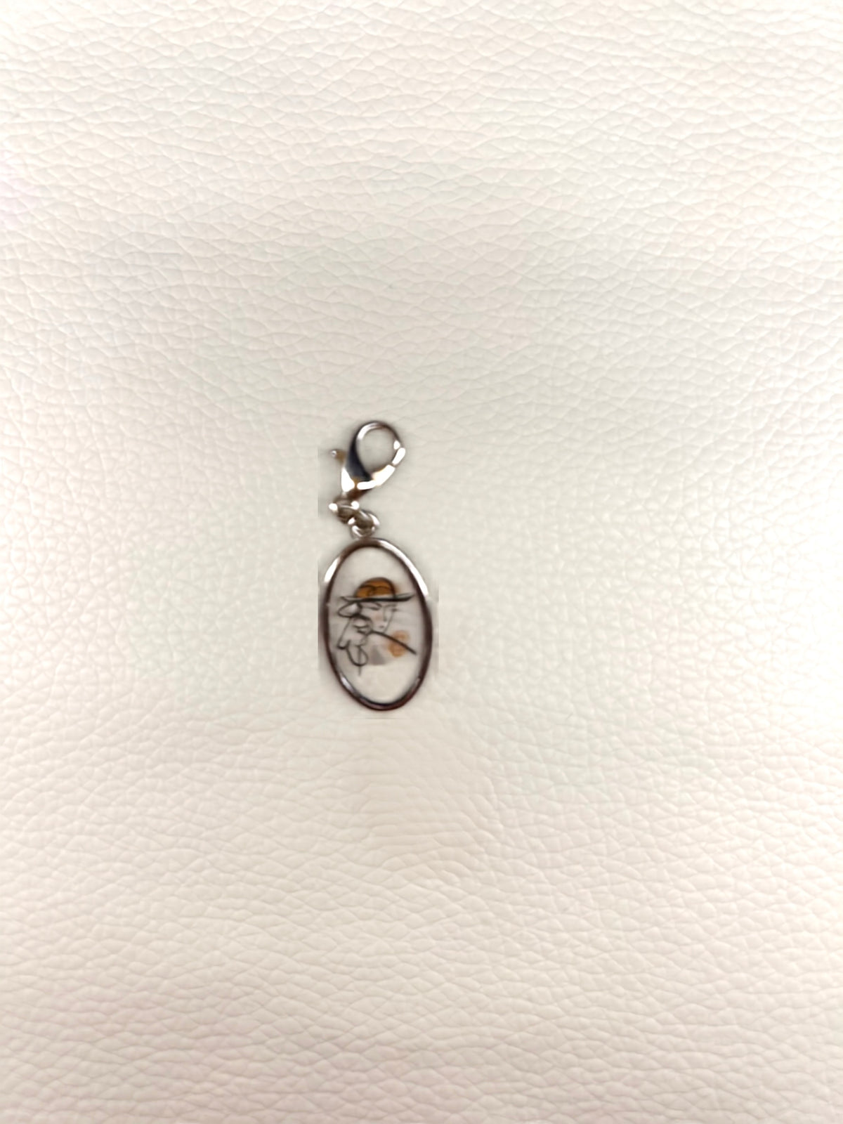 Charm Silhouette Femme en Résine — Breloque artisanale