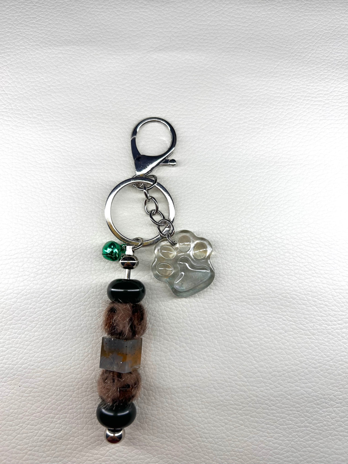 Porte-clé Patte de Chien en Résine — Artisanal