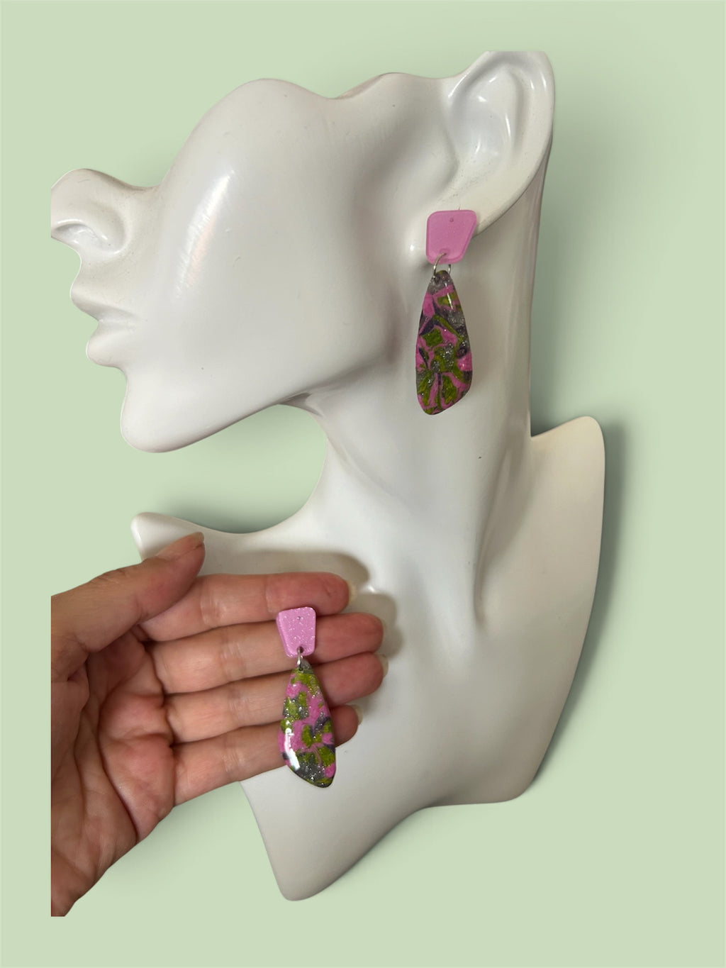 Boucles d'oreilles Pendantes Rose & Kaki en Pâte Polymère — Artisanales