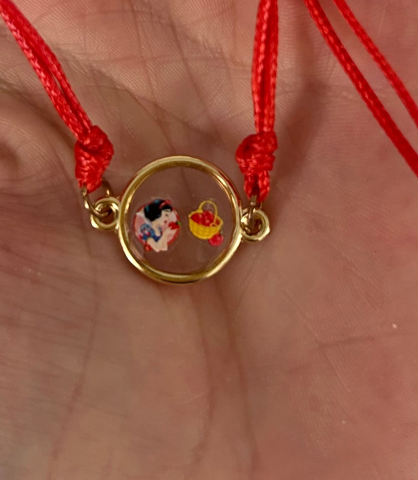 Blanche Neige — Bracelet en cordon réglable & résine