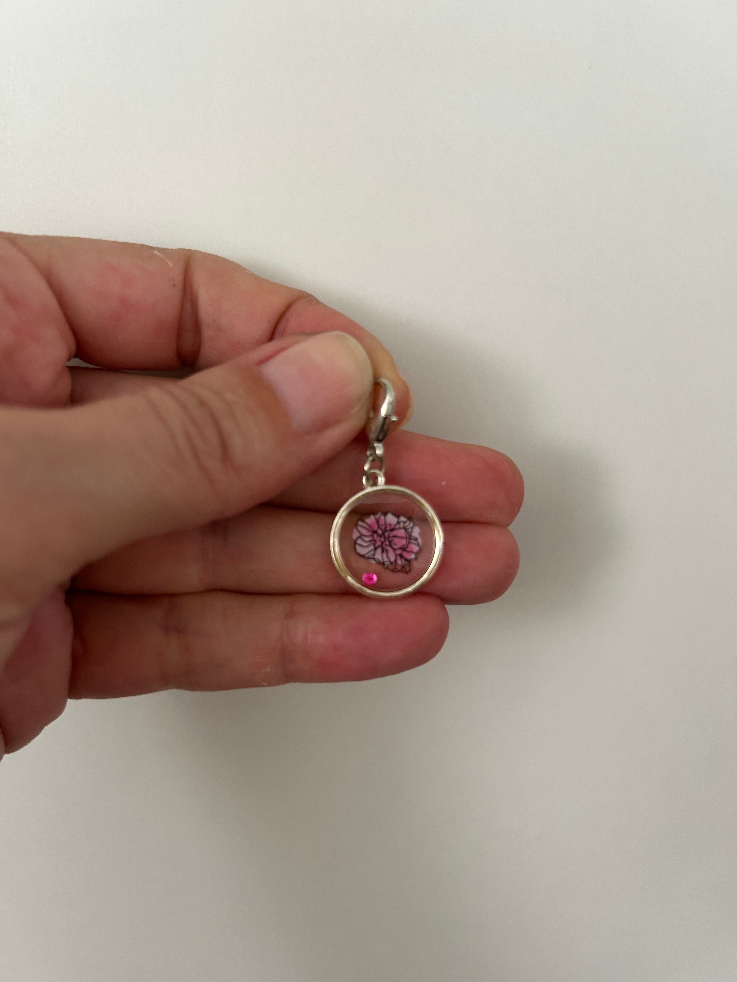 Charm Resinierte Rose – handgefertigter Anhänger