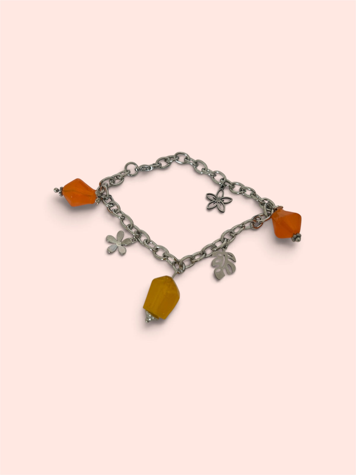 Bracelet Breloques Résine Orange & Jaune – Chaîne Argentée Fleurs | Bijou Artisanal