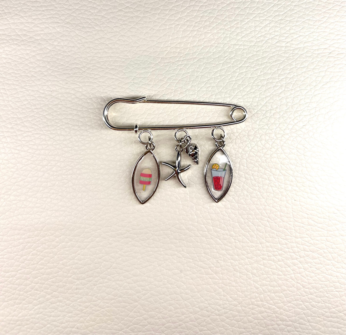 Broche Épingle Breloques Été en Résine — Artisanale