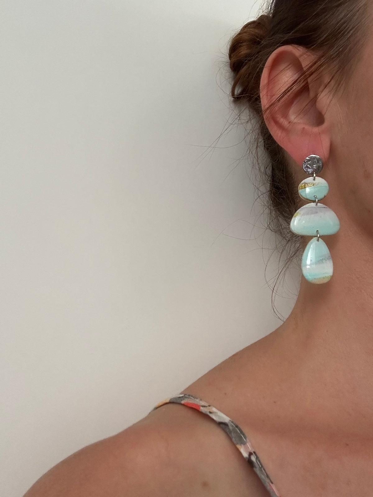 Boucles d'oreilles Galets Bleus en Pâte Polymère — Artisanales