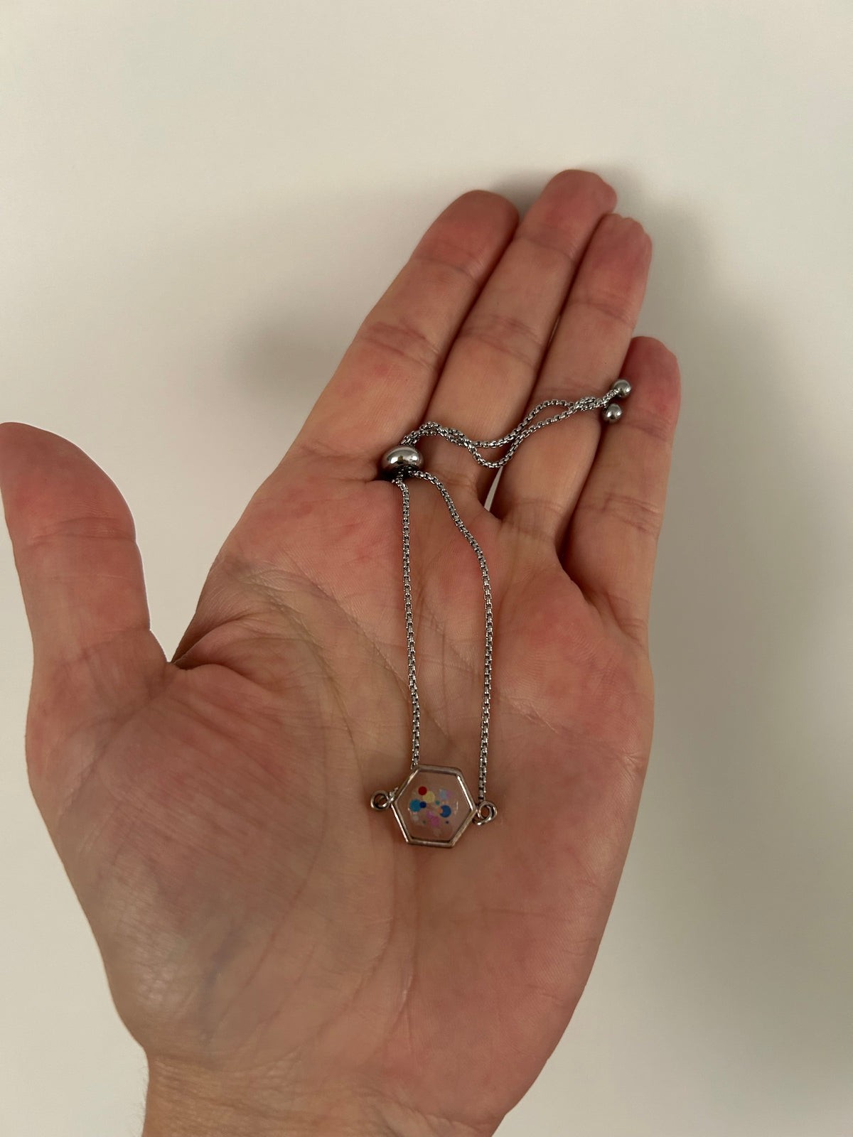 Bracelet Confetti en Résine — Chaîne réglable