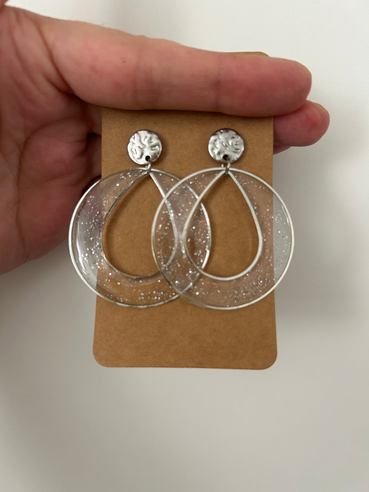 Créoles Pailletées en Résine — Boucles d'oreilles artisanales