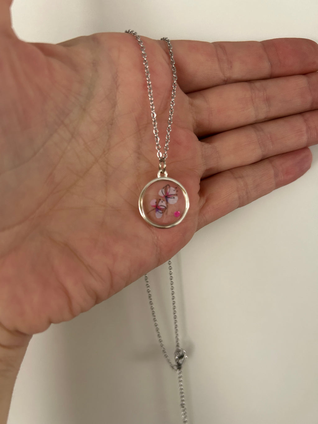 Collier Pendentif Fleur en Résine — Bijou artisanal