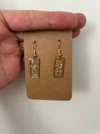 Boucles d'oreilles Feuille d'Or en Résine — Pendantes artisanales