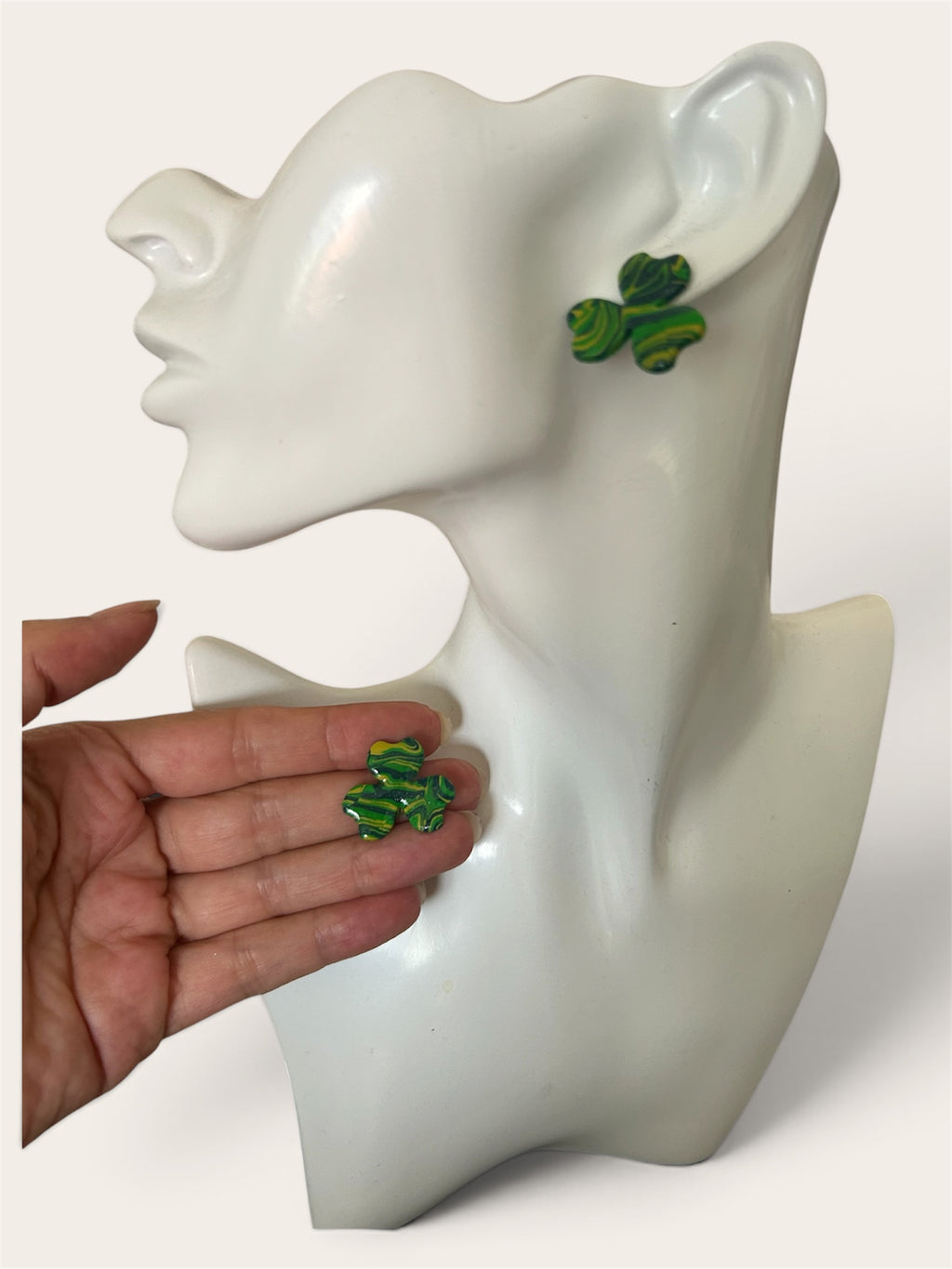 Puces d'oreilles Trèfle Porte-Bonheur en Pâte Polymère — Artisanales