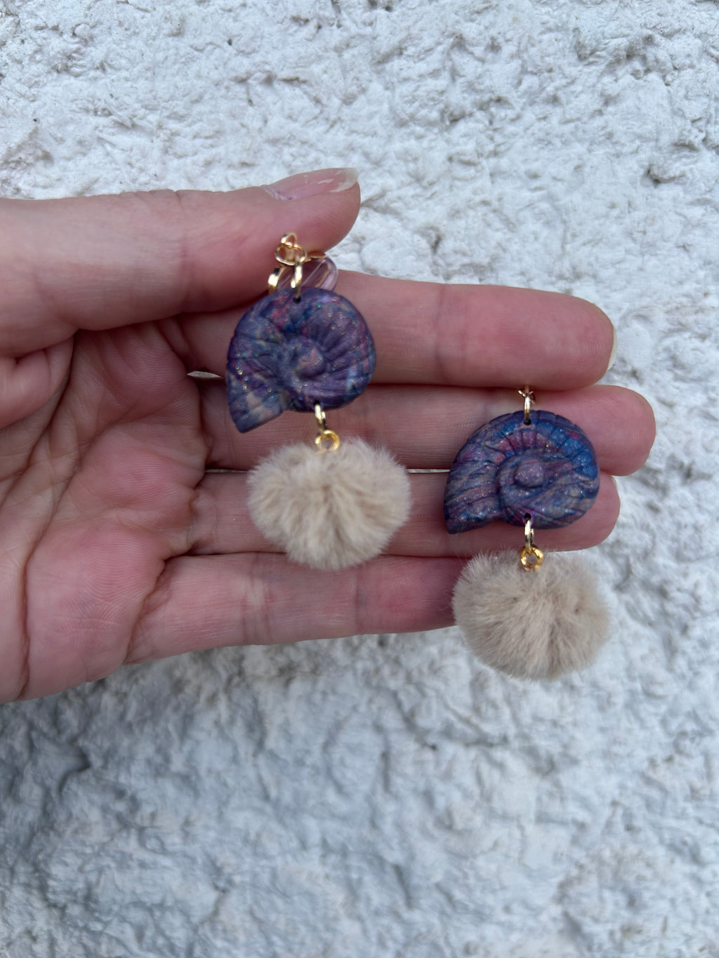 Der Nautiloid – Ohrringe aus Polymer Clay und Quaste