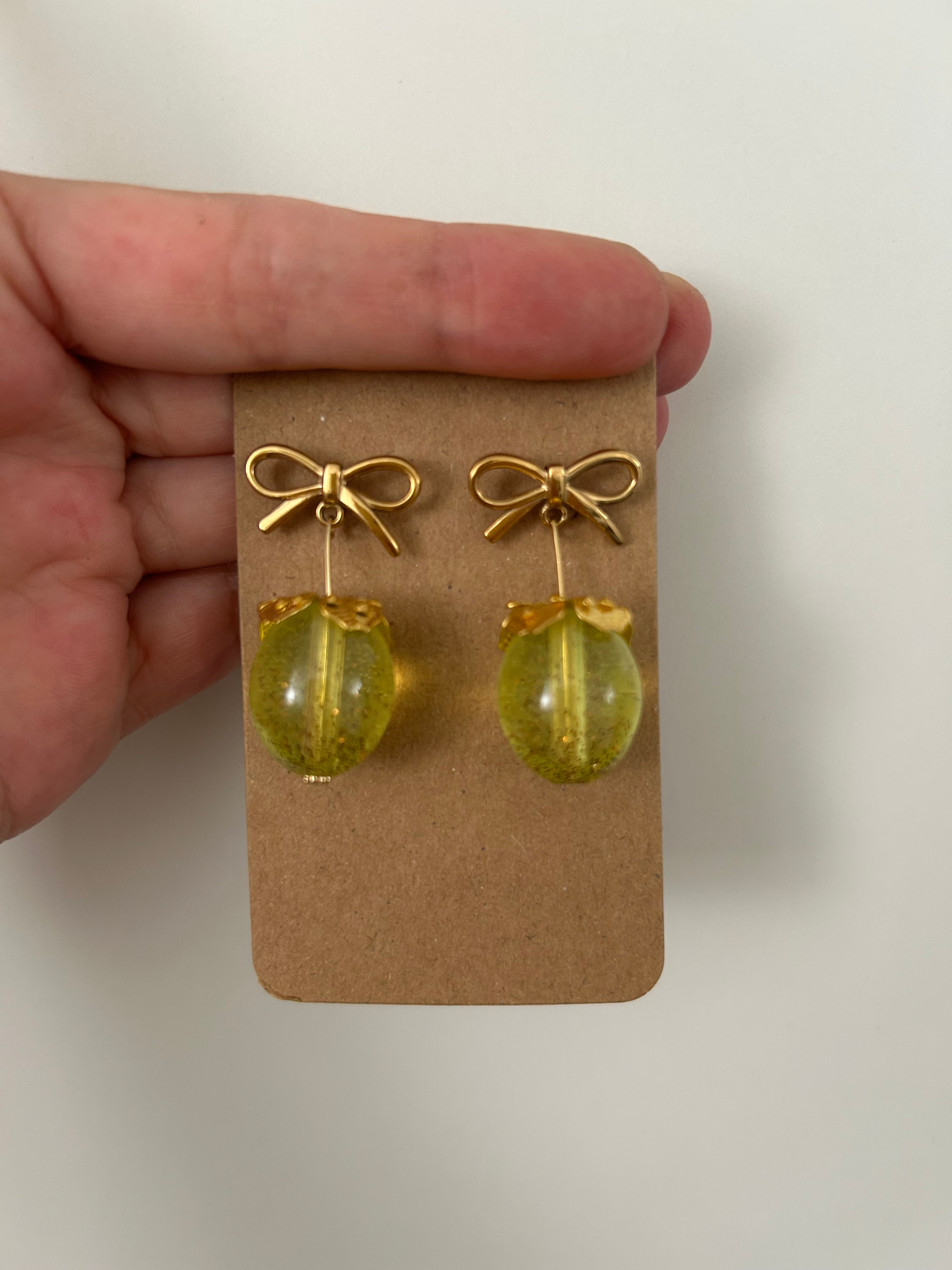 Boucles d'oreilles Nœud & Perle en Résine — Artisanales