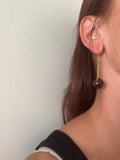 Boucles d'oreilles Longues Perle Chocolat & Chaîne Dorée — Artisanales