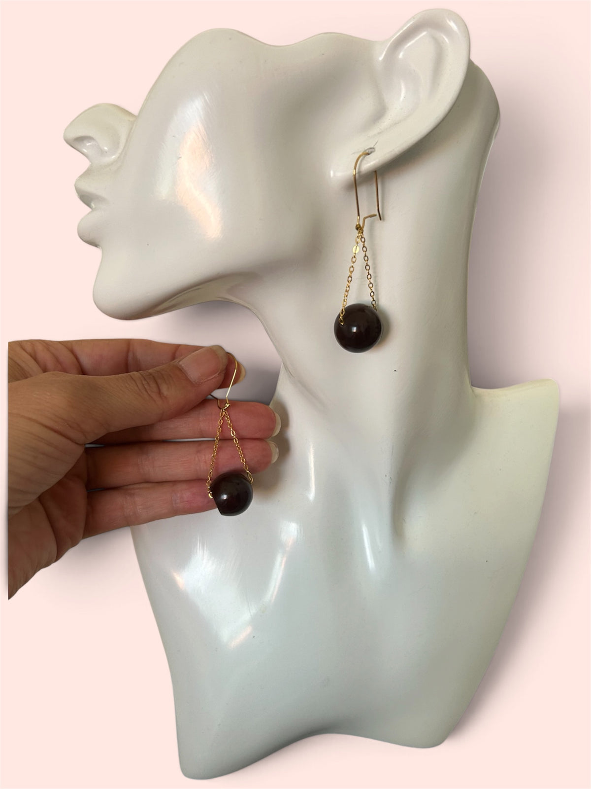 Boucles d'oreilles Longues Perle Chocolat & Chaîne Dorée — Artisanales