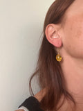 Boucles d'oreilles Pendantes Perle Ambre en Résine — Crochets dorés