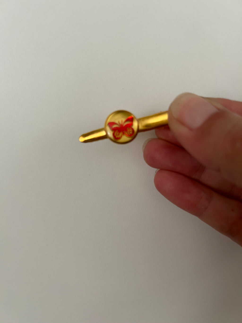 Krokodil-Haarspange Schmetterling aus Kunstharz — Handgemachtes Accessoire