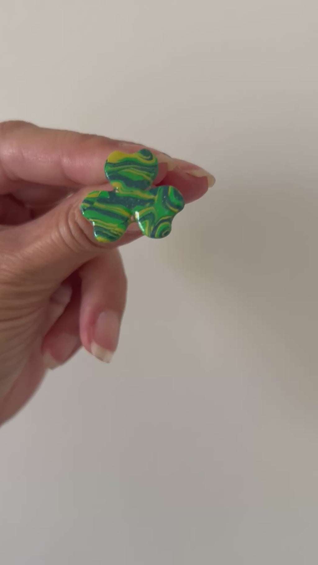 Puces d'oreilles Trèfle Porte-Bonheur en Pâte Polymère — Artisanales