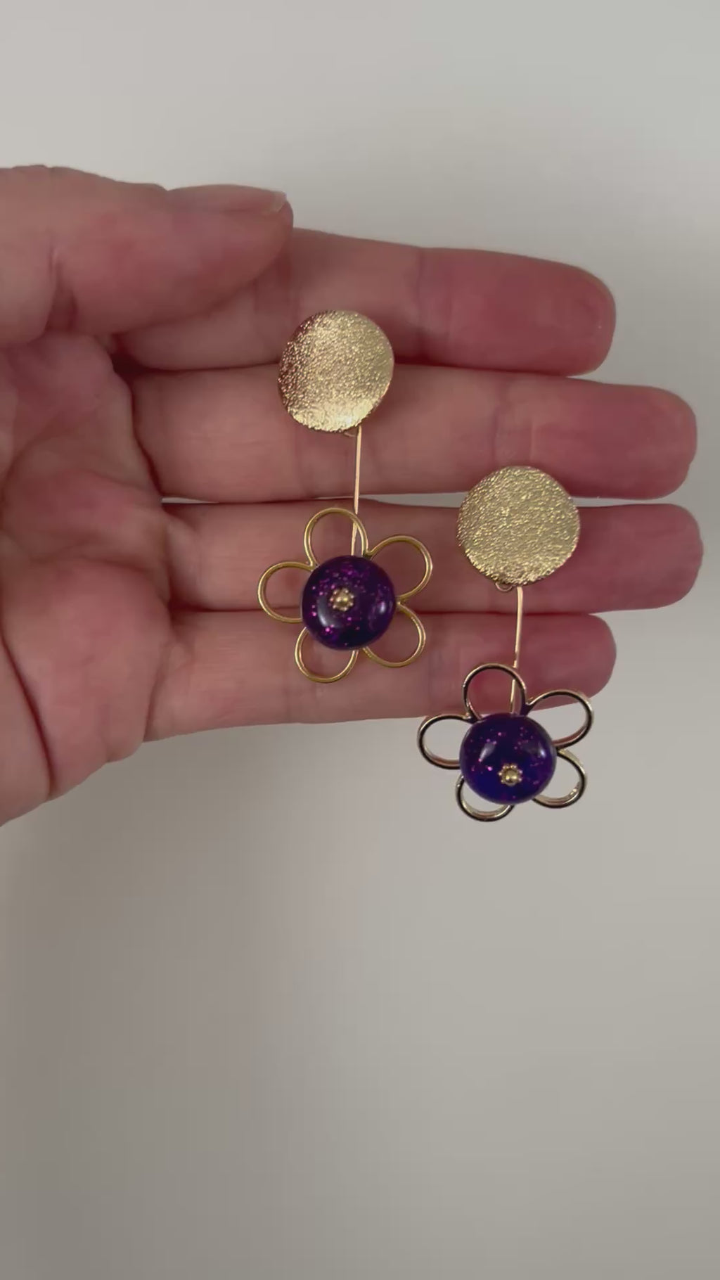 Les Violettes du Passé — Boucles d'oreilles pendantes perles résine paillettée