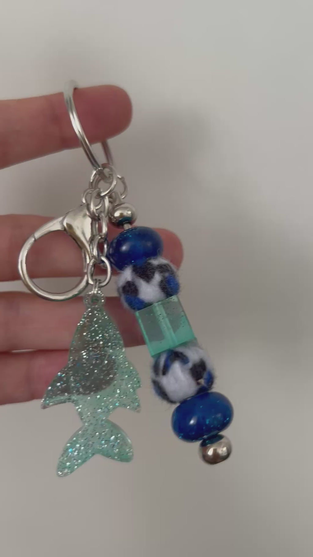 Porte-clé Requin en Résine — Perles & sujet artisanal