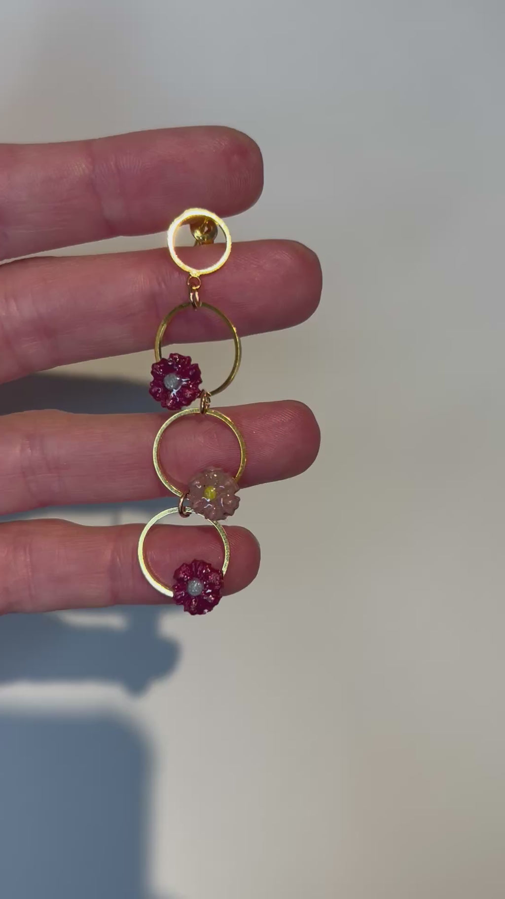 Créoles Fleur en Pâte Polymère — Boucles d'oreilles artisanales