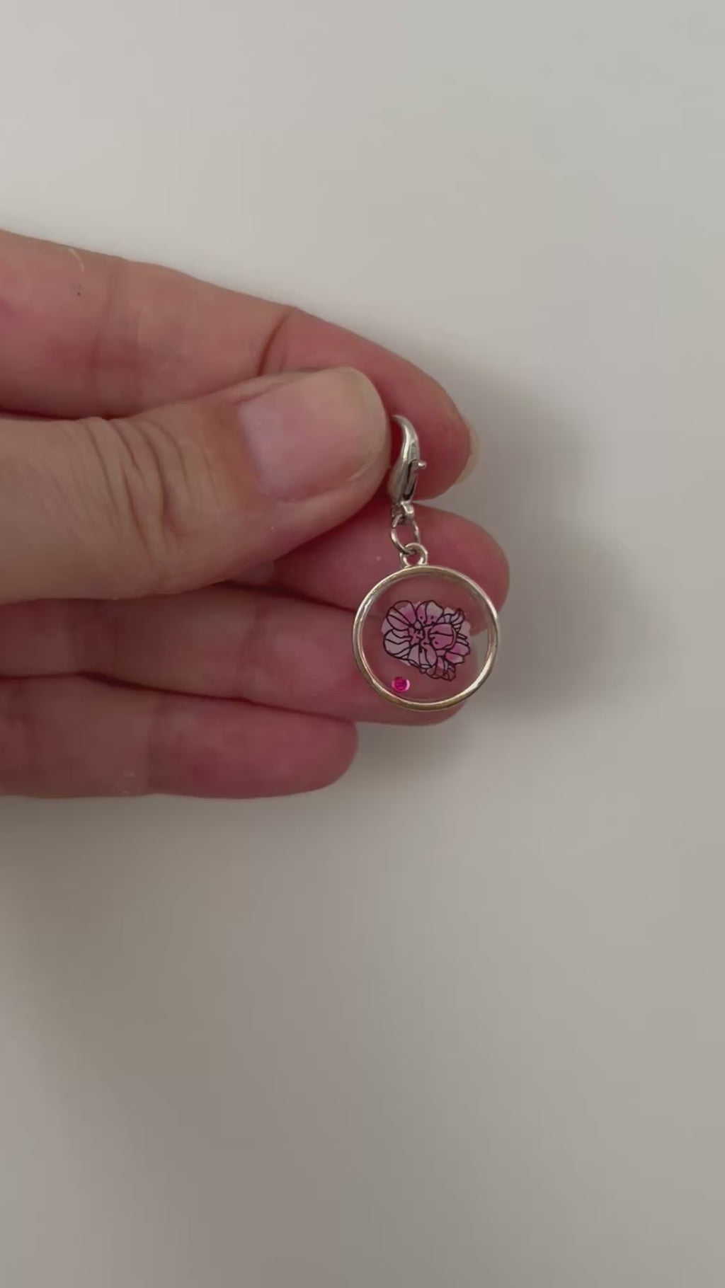 Charm Resinierte Rose – handgefertigter Anhänger