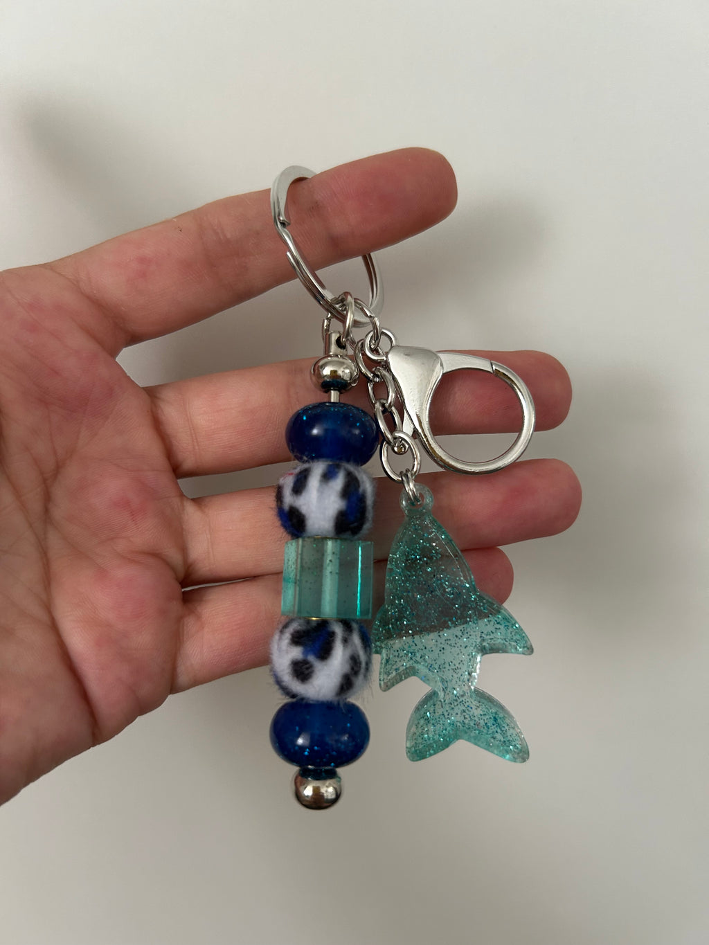 Porte-clé Requin en Résine — Perles & sujet artisanal