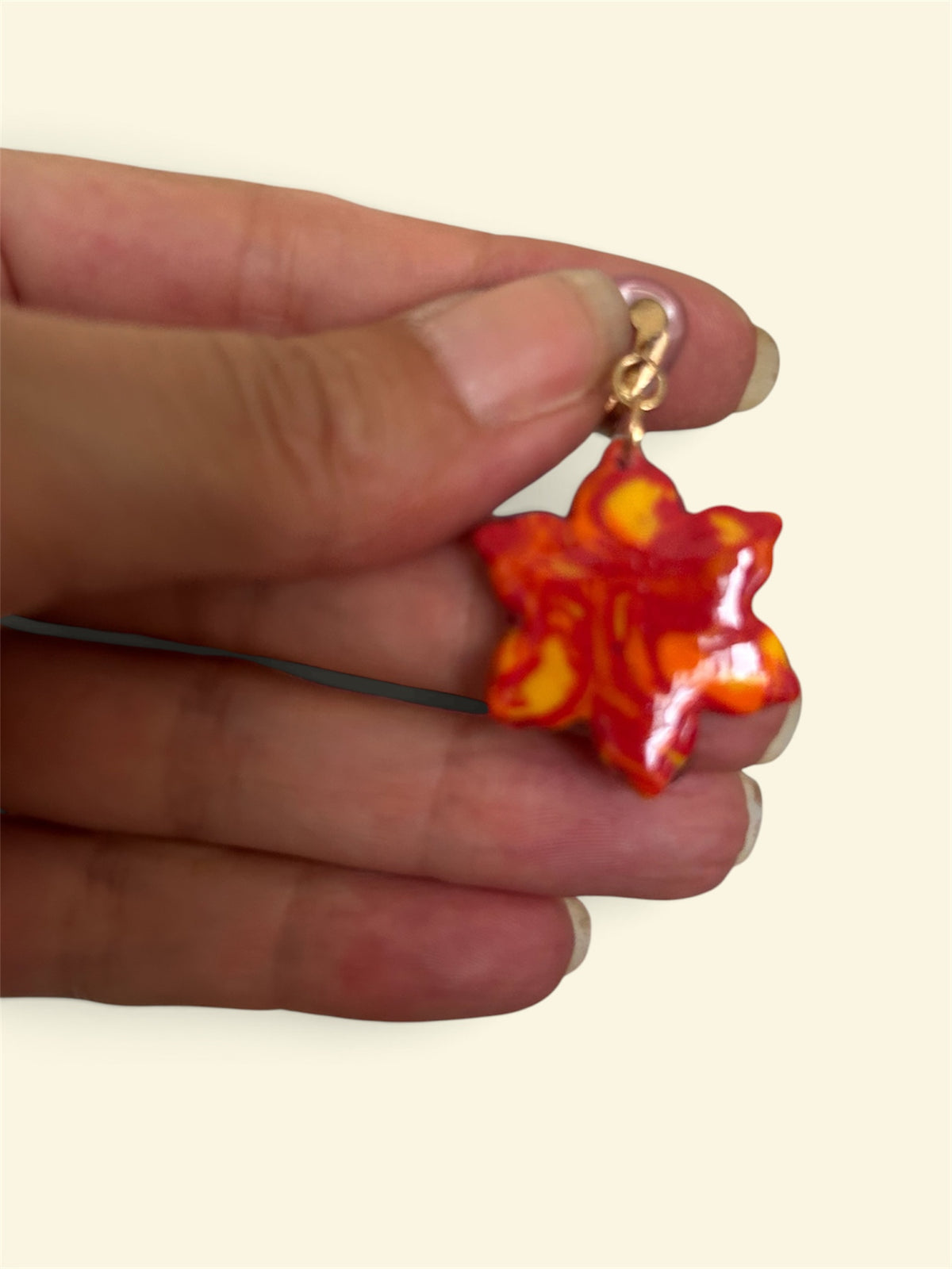 Clips d'oreilles Étoile Flamme en Pâte Polymère — Artisanaux