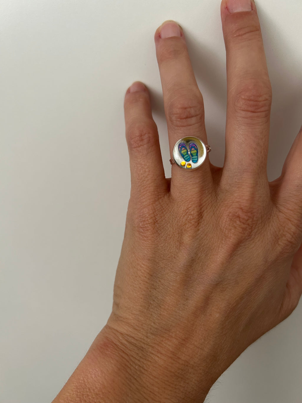 Bague Tongs en Résine — Réglable & artisanale