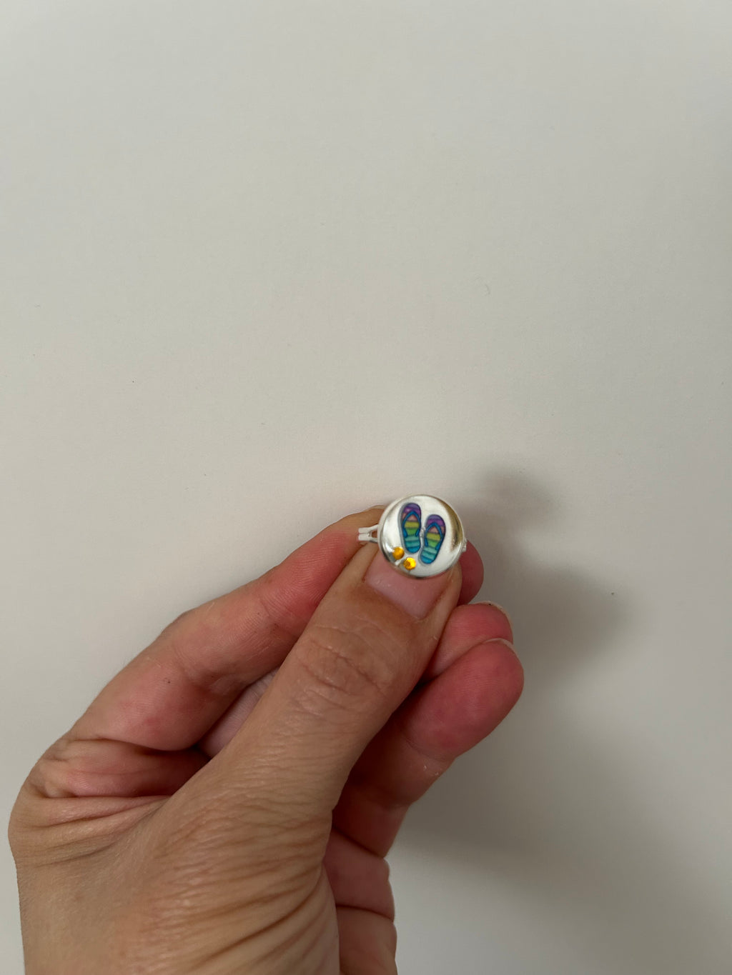 Bague Tongs en Résine — Réglable & artisanale