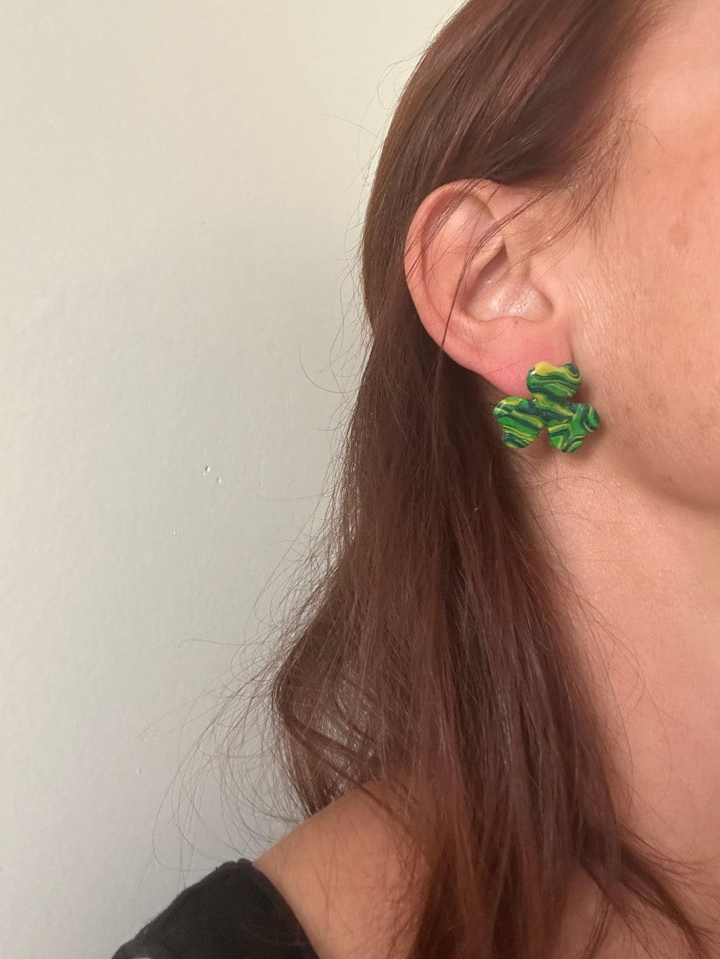 Puces d'oreilles Trèfle Porte-Bonheur en Pâte Polymère — Artisanales